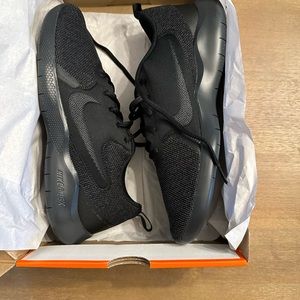 Men’s Nike Flex sneaker in Black Size 10